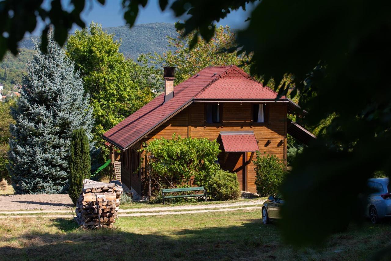 Woodenhouse With Two Apartments Otocac Luaran gambar
