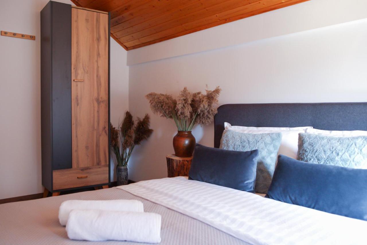 Woodenhouse With Two Apartments Otocac Luaran gambar
