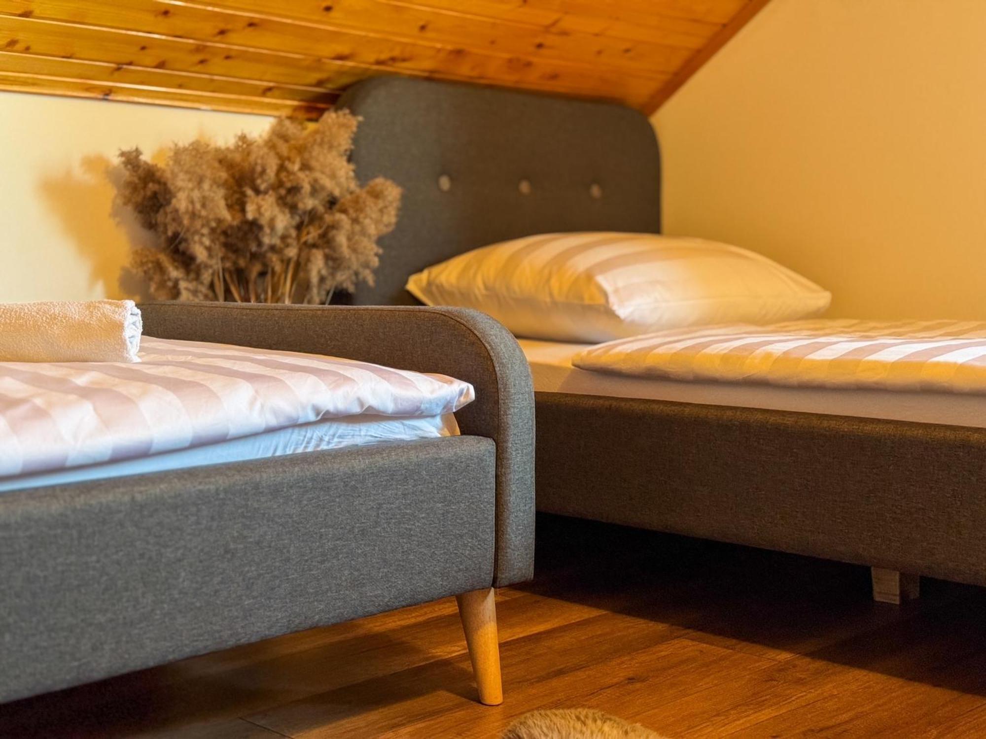 Woodenhouse With Two Apartments Otocac Luaran gambar
