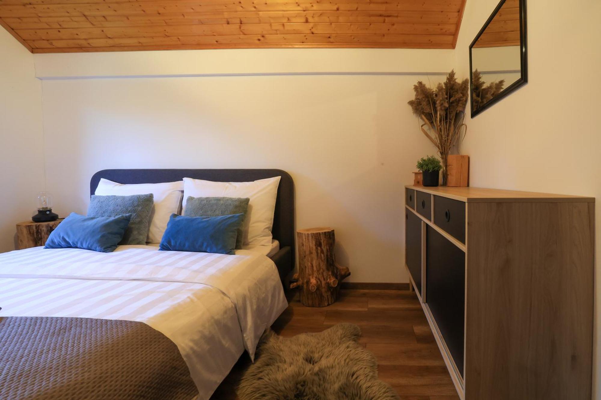 Woodenhouse With Two Apartments Otocac Luaran gambar