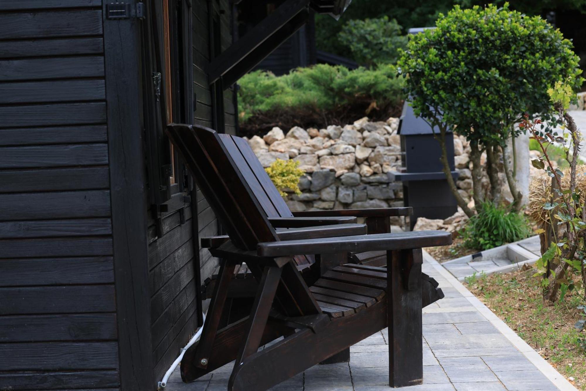 Woodenhouse With Two Apartments Otocac Luaran gambar