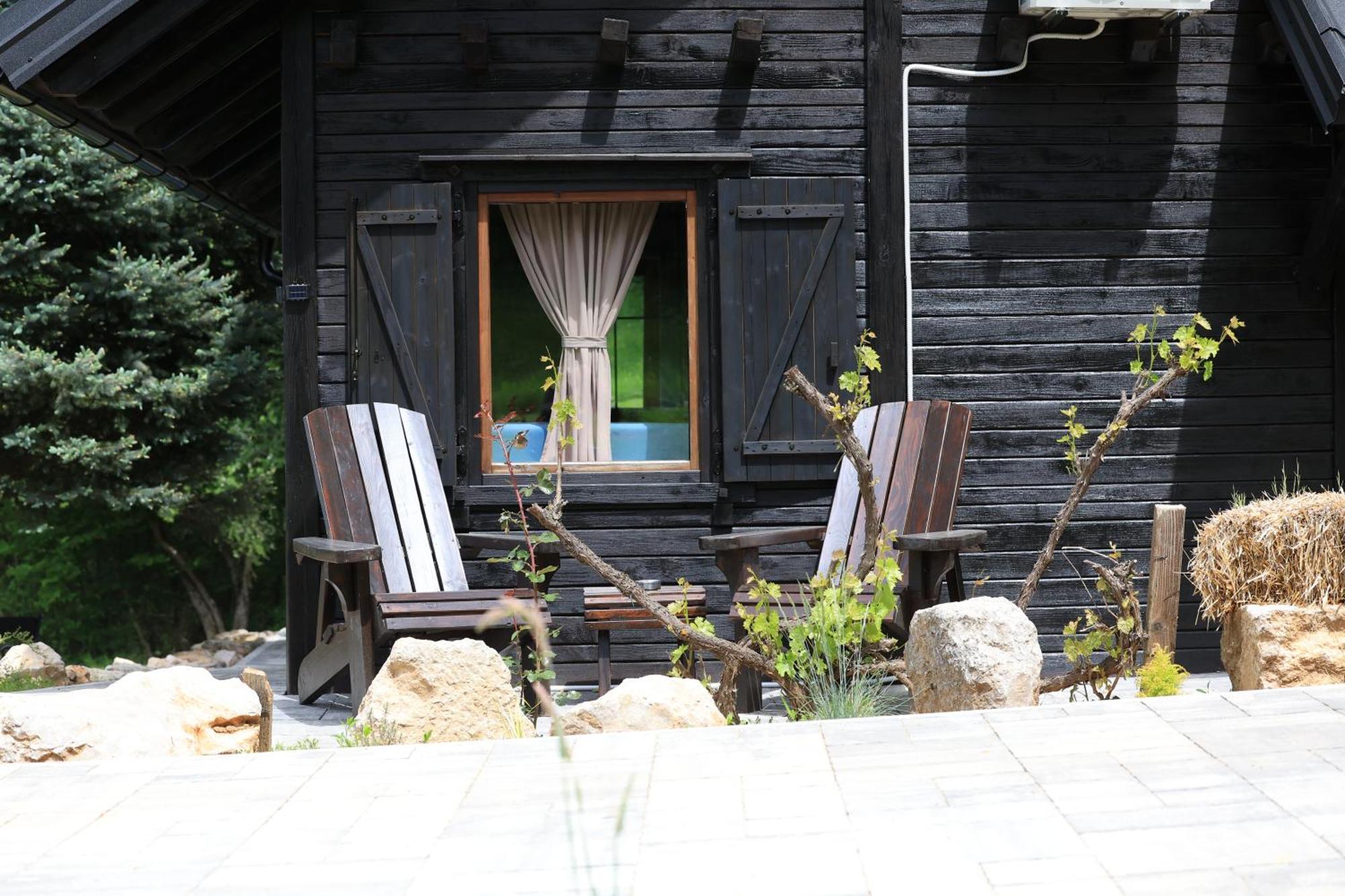 Woodenhouse With Two Apartments Otocac Luaran gambar